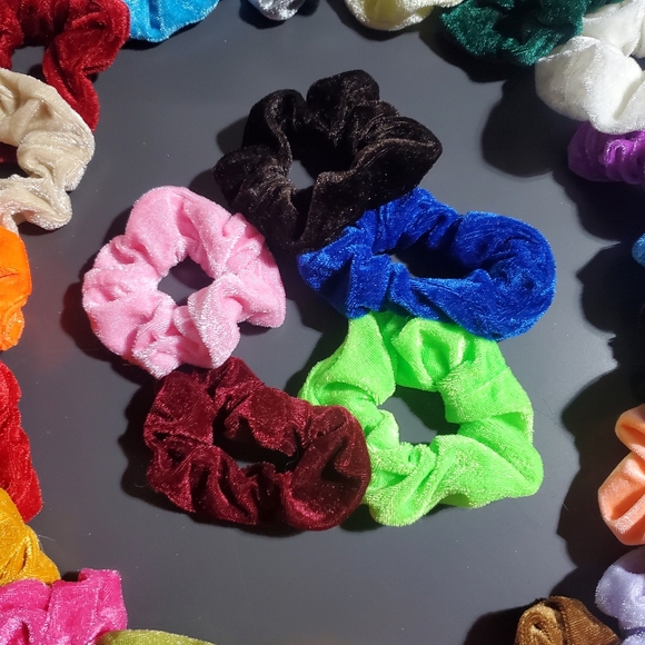 Bundle Of 25 VELVET Scrunchies MULTICOLOR One Size - Picture 3 of 6